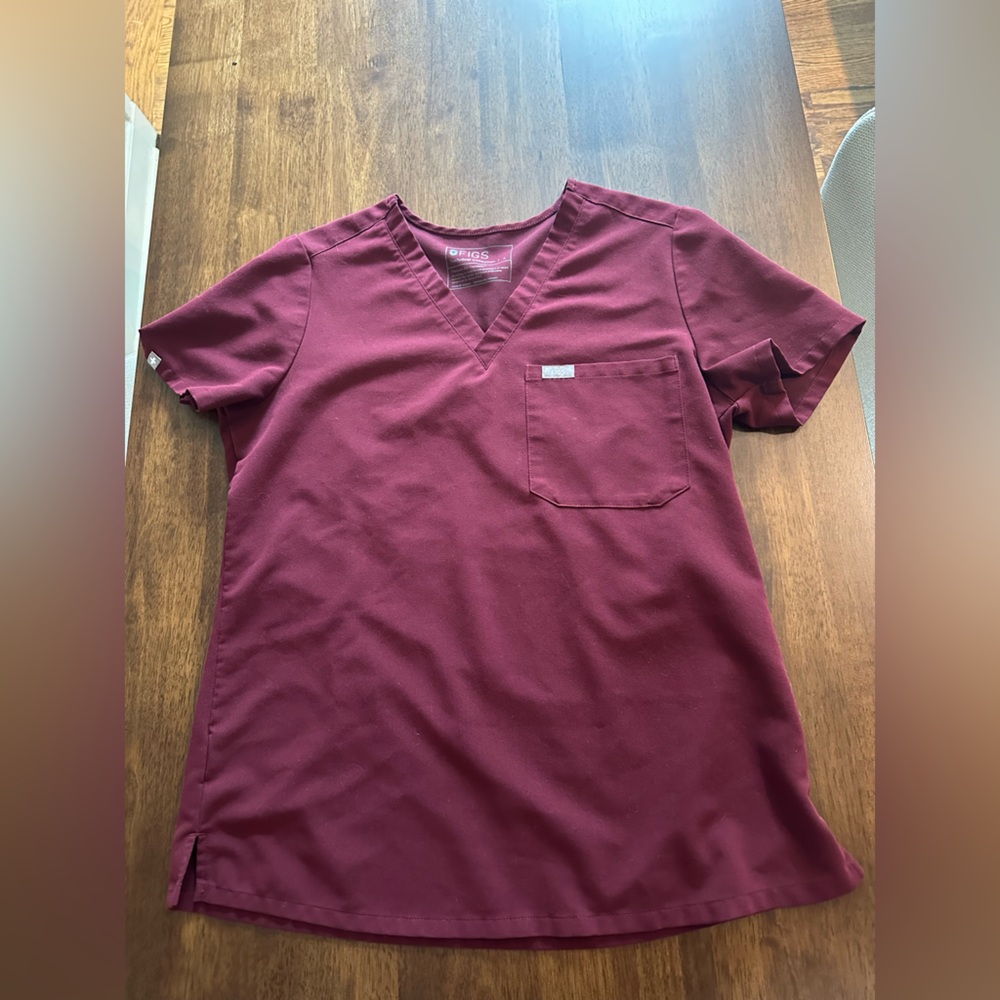 Figs Catarina Scrub Top in Burgundy size Small